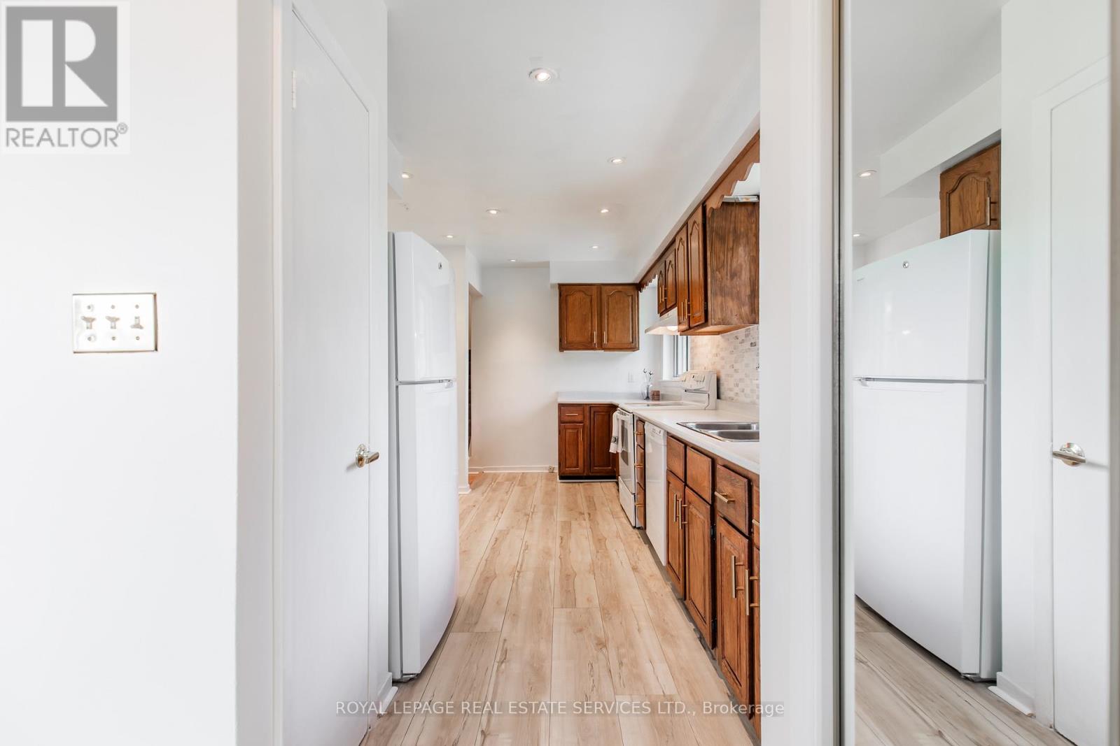 75 Upwood Avenue, Toronto, Ontario  M6L 3A4 - Photo 12 - W12534830