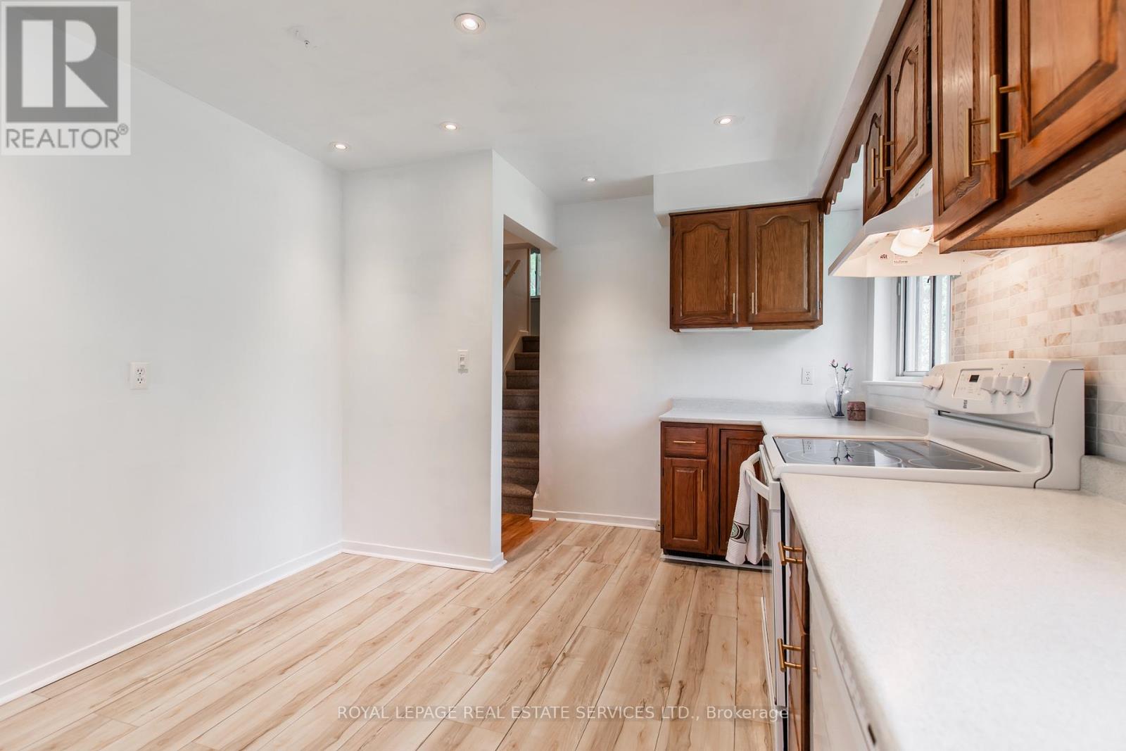 75 Upwood Avenue, Toronto, Ontario  M6L 3A4 - Photo 14 - W12534830