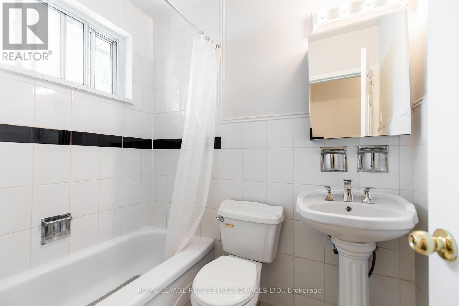 75 Upwood Avenue, Toronto, Ontario  M6L 3A4 - Photo 19 - W12534830