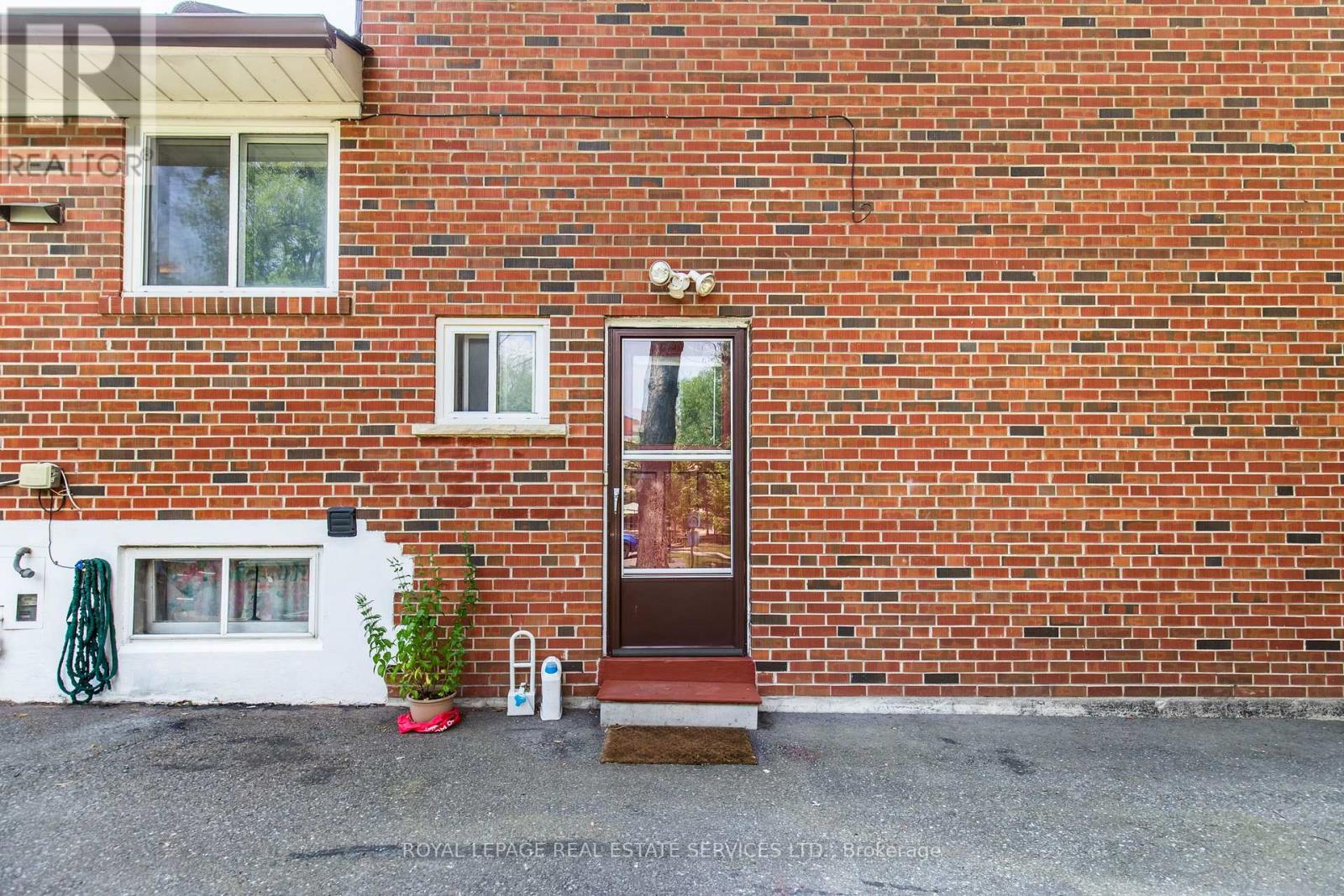 75 Upwood Avenue, Toronto, Ontario  M6L 3A4 - Photo 38 - W12534830