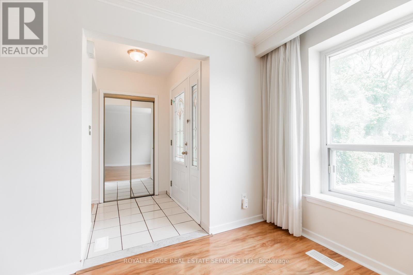 75 Upwood Avenue, Toronto, Ontario  M6L 3A4 - Photo 5 - W12534830