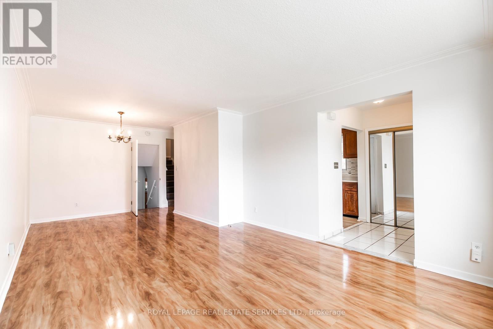 75 Upwood Avenue, Toronto, Ontario  M6L 3A4 - Photo 7 - W12534830