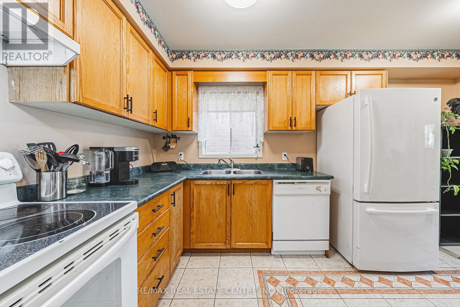 487 Taylor Crescent, Burlington, Ontario  L7L 6G2 - Photo 13 - W12534868