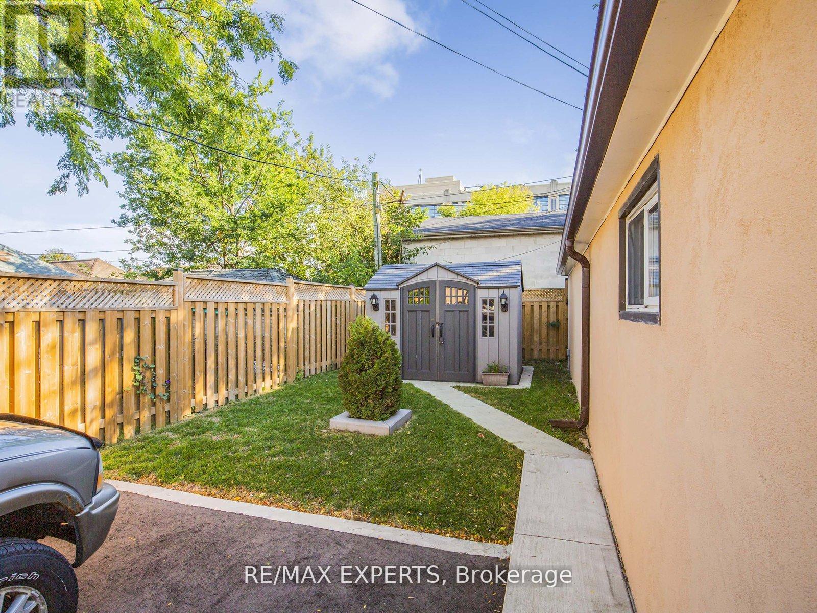 1001 Castlefield Avenue, Toronto, Ontario  M6B 1E4 - Photo 17 - W12534886