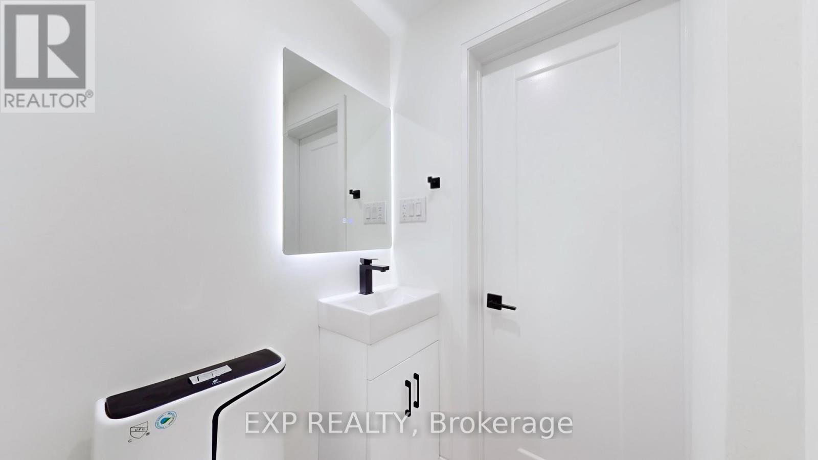 685 Jane Street, Toronto, Ontario  M6N 4A6 - Photo 15 - W12534896