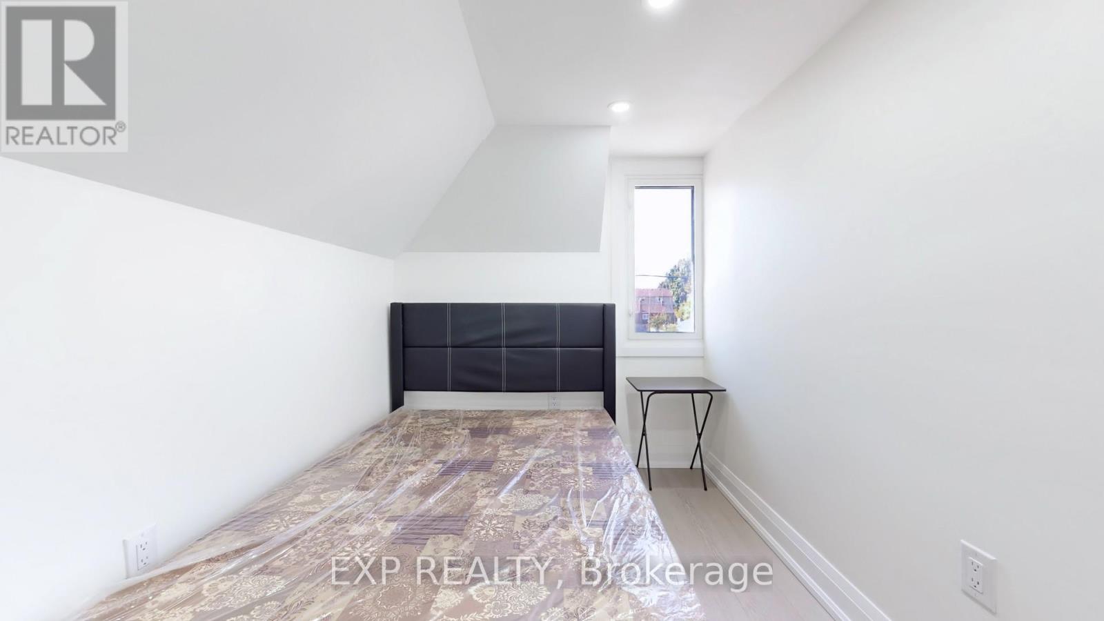 685 Jane Street, Toronto, Ontario  M6N 4A6 - Photo 24 - W12534896