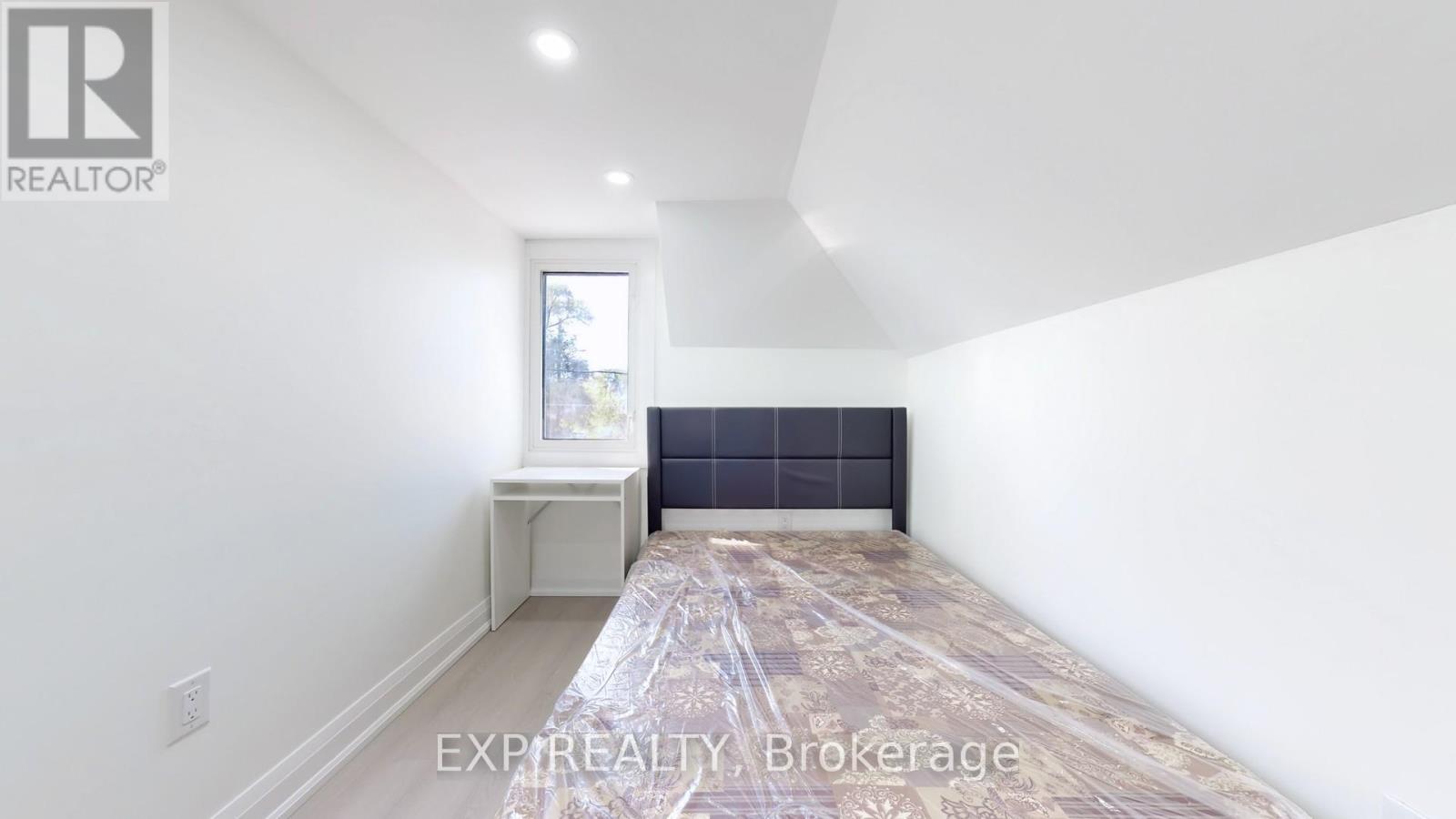 685 Jane Street, Toronto, Ontario  M6N 4A6 - Photo 25 - W12534896