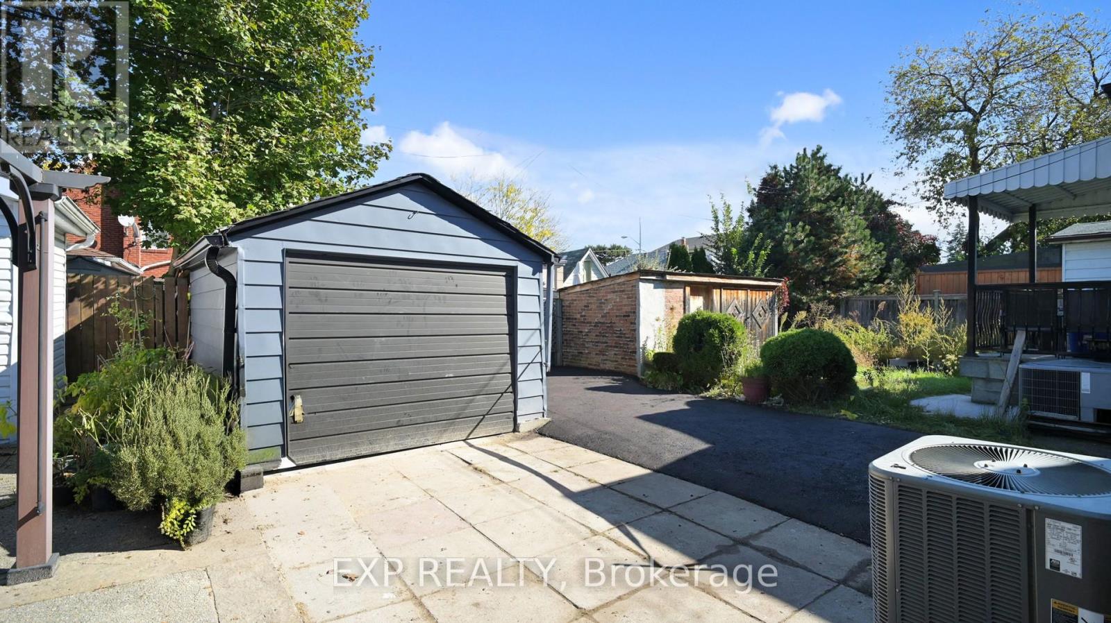 685 Jane Street, Toronto, Ontario  M6N 4A6 - Photo 30 - W12534896