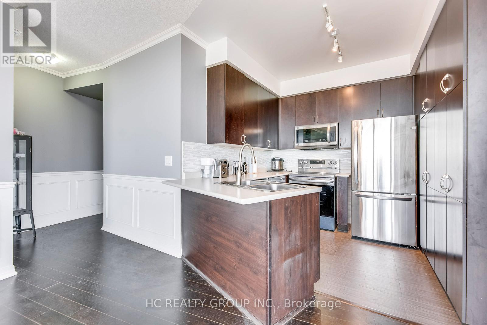 1804 - 223 Webb Drive, Mississauga, Ontario  L5B 0E8 - Photo 11 - W12534904