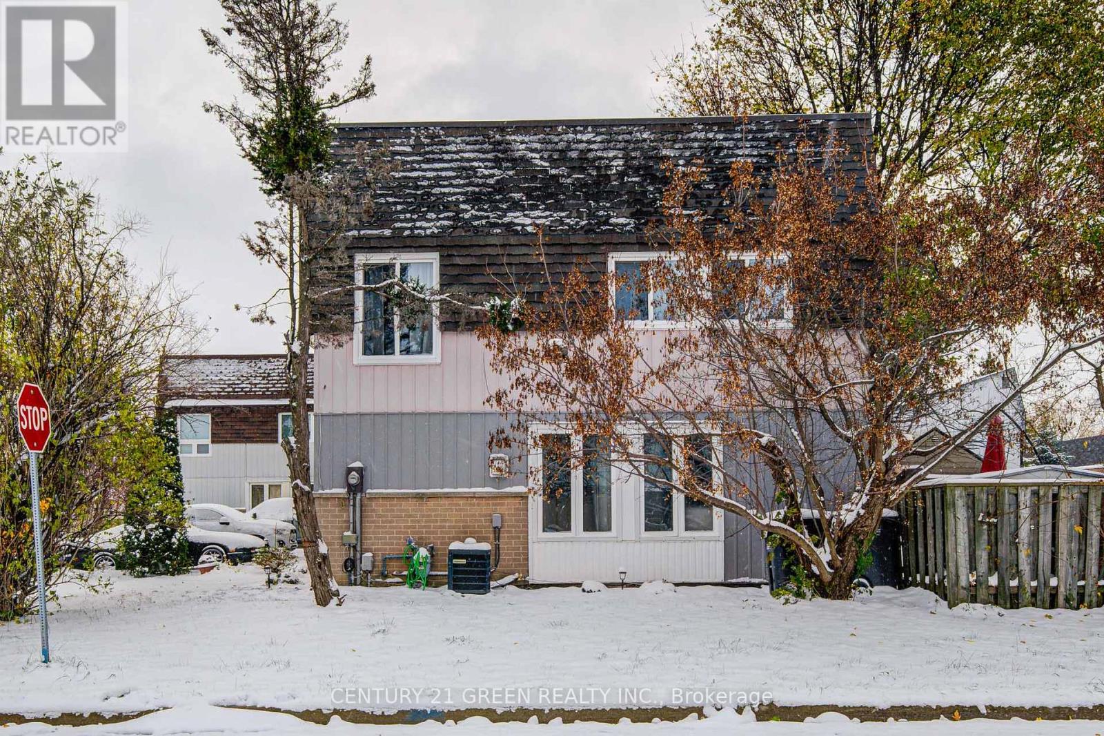 1 Greenarrow Court, Brampton, Ontario  L6S 2K1 - Photo 2 - W12534910