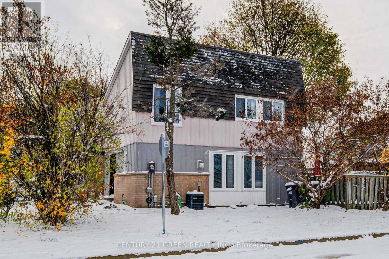 1 Greenarrow Court, Brampton, Ontario  L6S 2K1 - Photo 3 - W12534910