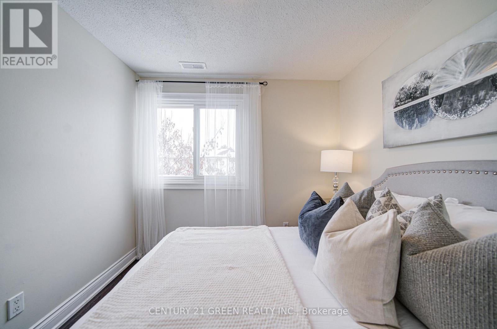 1 Greenarrow Court, Brampton, Ontario  L6S 2K1 - Photo 31 - W12534910