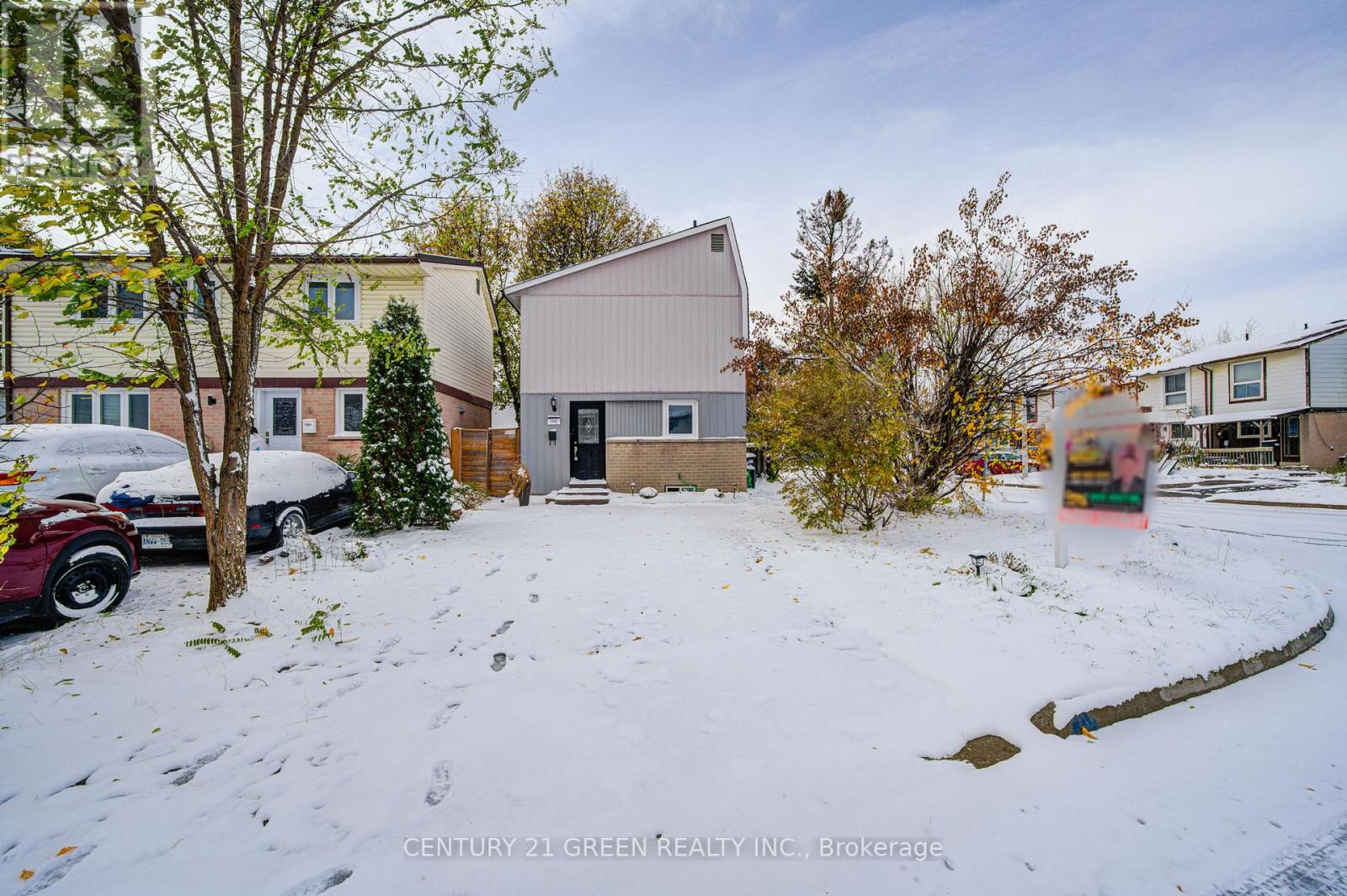 1 Greenarrow Court, Brampton, Ontario  L6S 2K1 - Photo 4 - W12534910