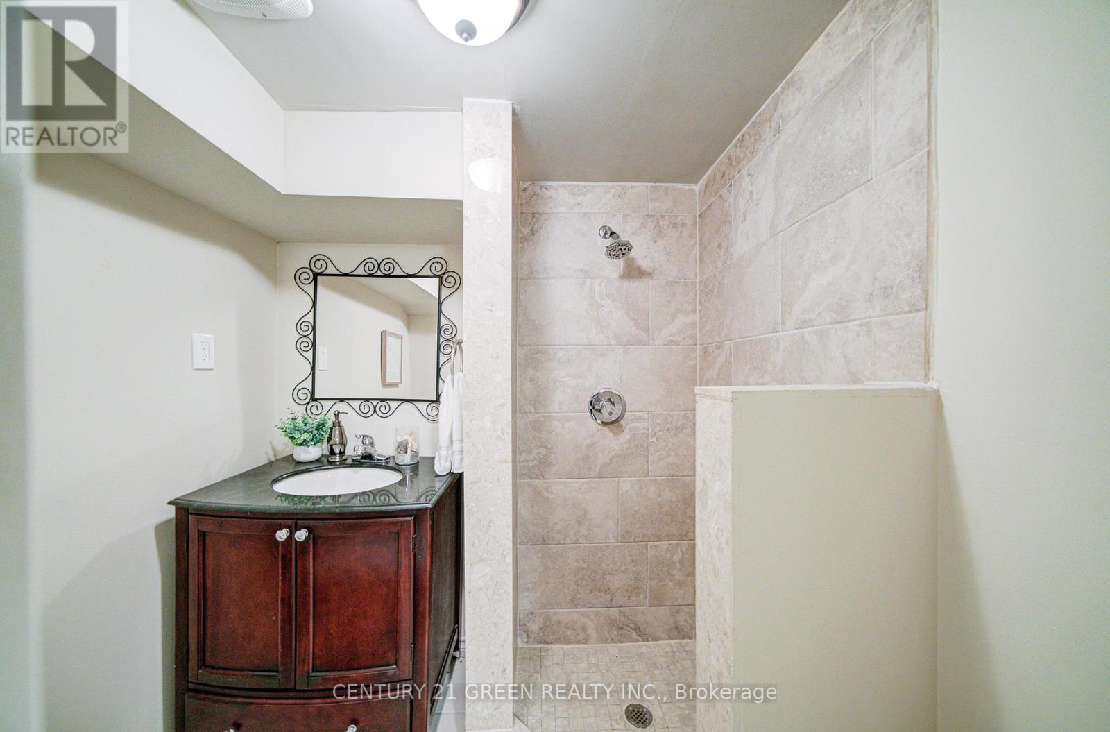 1 Greenarrow Court, Brampton, Ontario  L6S 2K1 - Photo 41 - W12534910