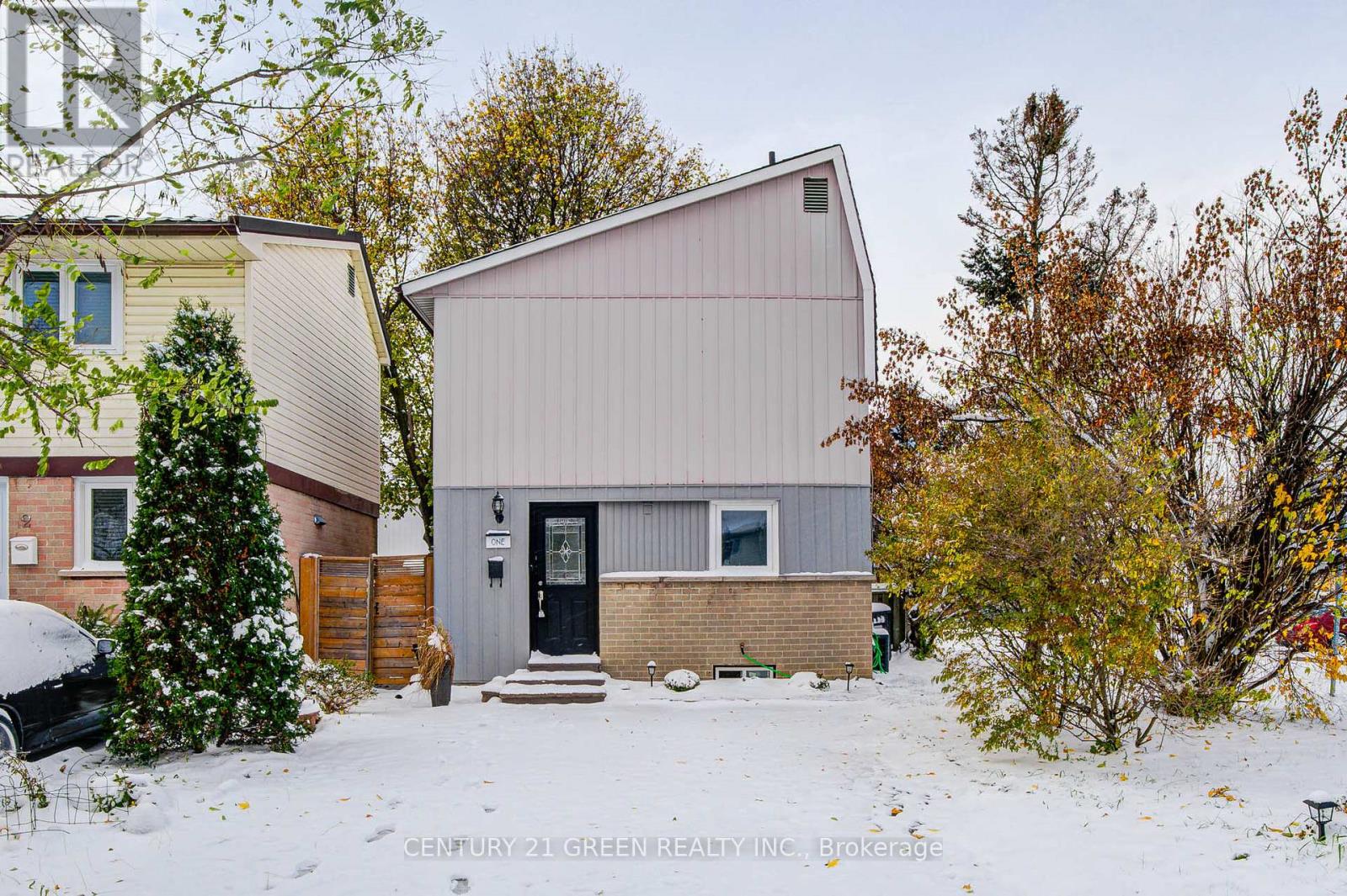 1 Greenarrow Court, Brampton, Ontario  L6S 2K1 - Photo 5 - W12534910