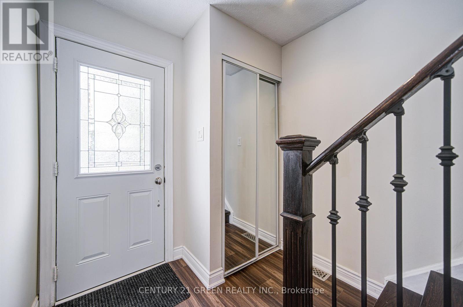 1 Greenarrow Court, Brampton, Ontario  L6S 2K1 - Photo 7 - W12534910