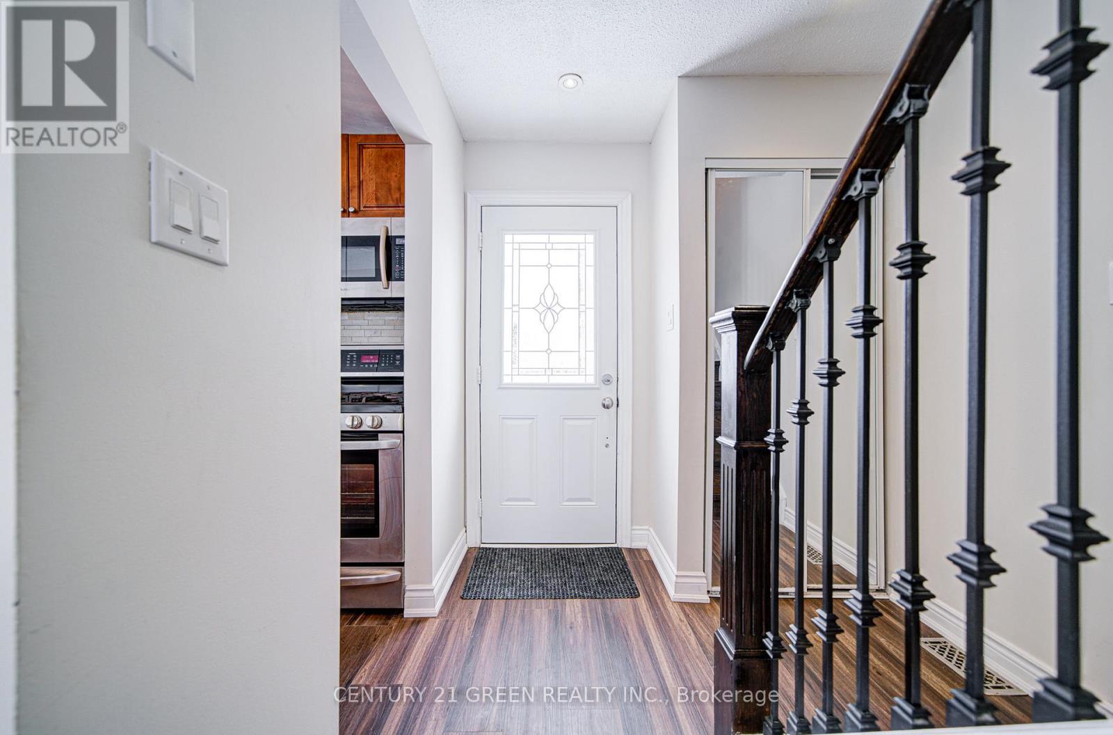 1 Greenarrow Court, Brampton, Ontario  L6S 2K1 - Photo 8 - W12534910