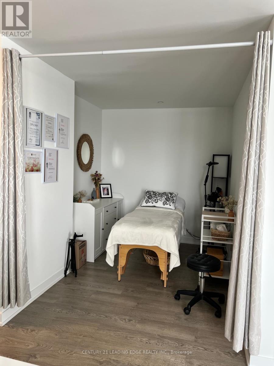 331 - 215 Lakeshore Road W, Mississauga, Ontario  L5H 0A7 - Photo 12 - W12534826