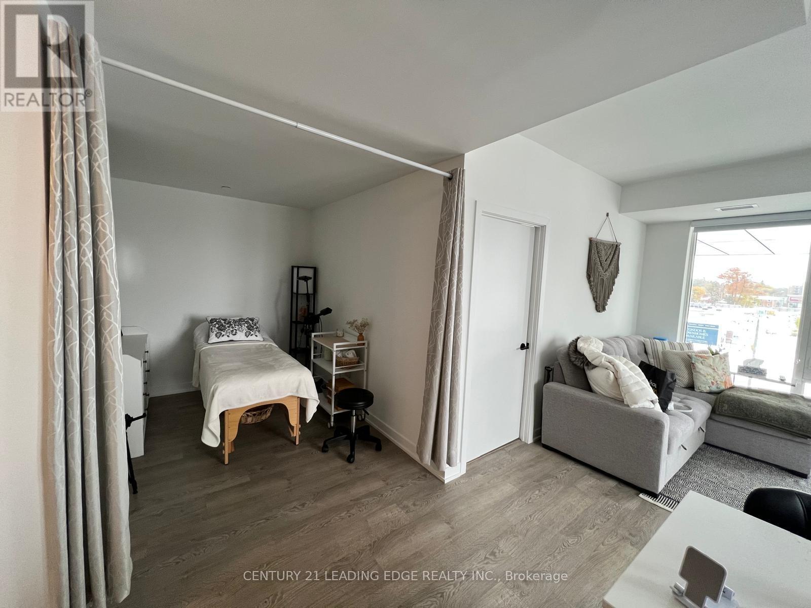 331 - 215 Lakeshore Road W, Mississauga, Ontario  L5H 0A7 - Photo 8 - W12534826