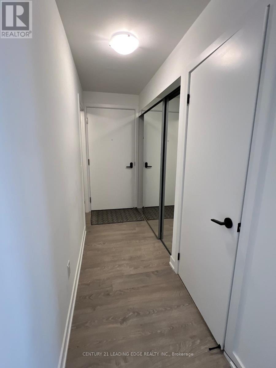 331 - 215 Lakeshore Road W, Mississauga, Ontario  L5H 0A7 - Photo 6 - W12534826