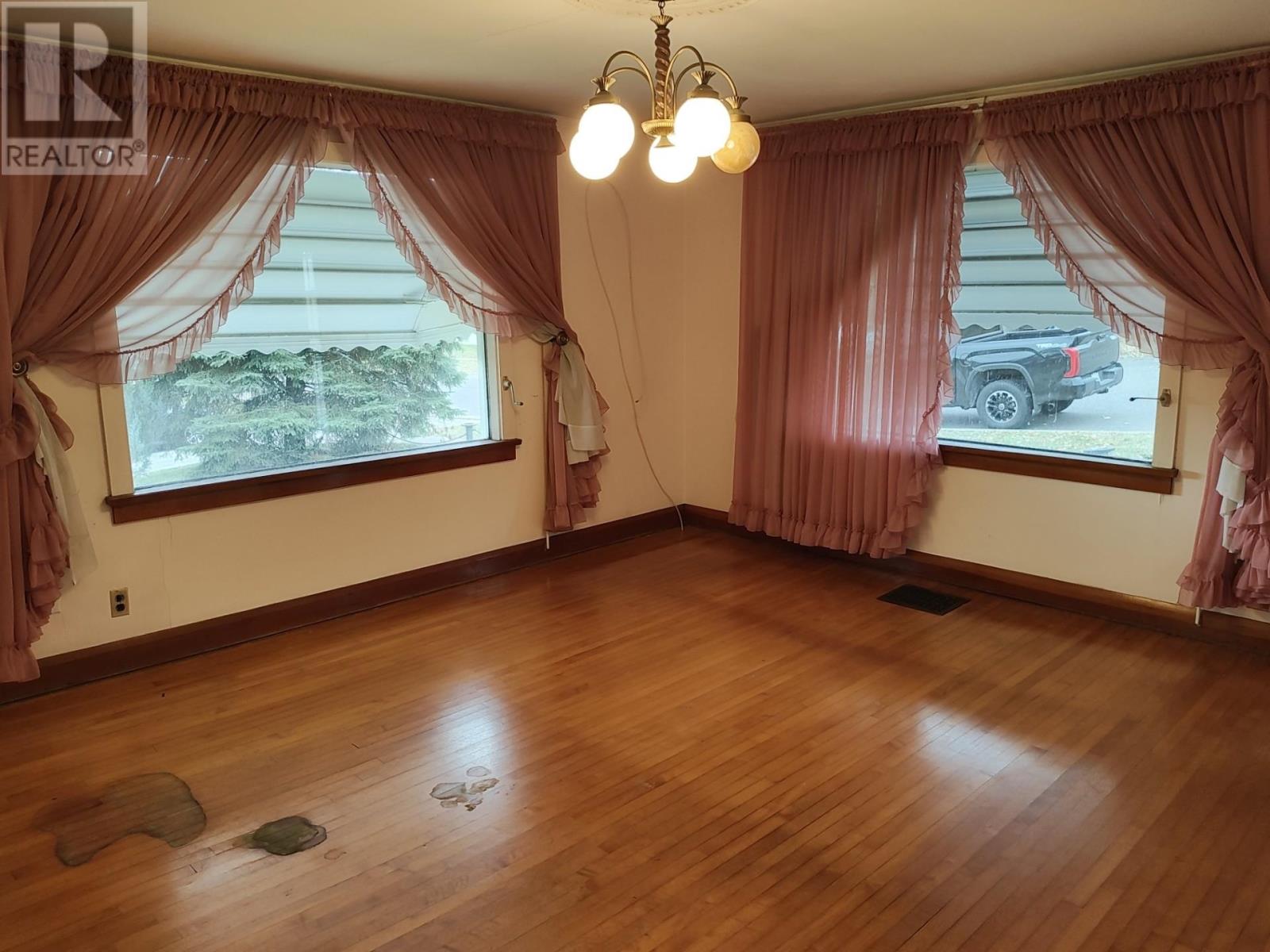 289 Winnipeg Ave, Thunder Bay, Ontario  P7B 3R8 - Photo 2 - TB253443