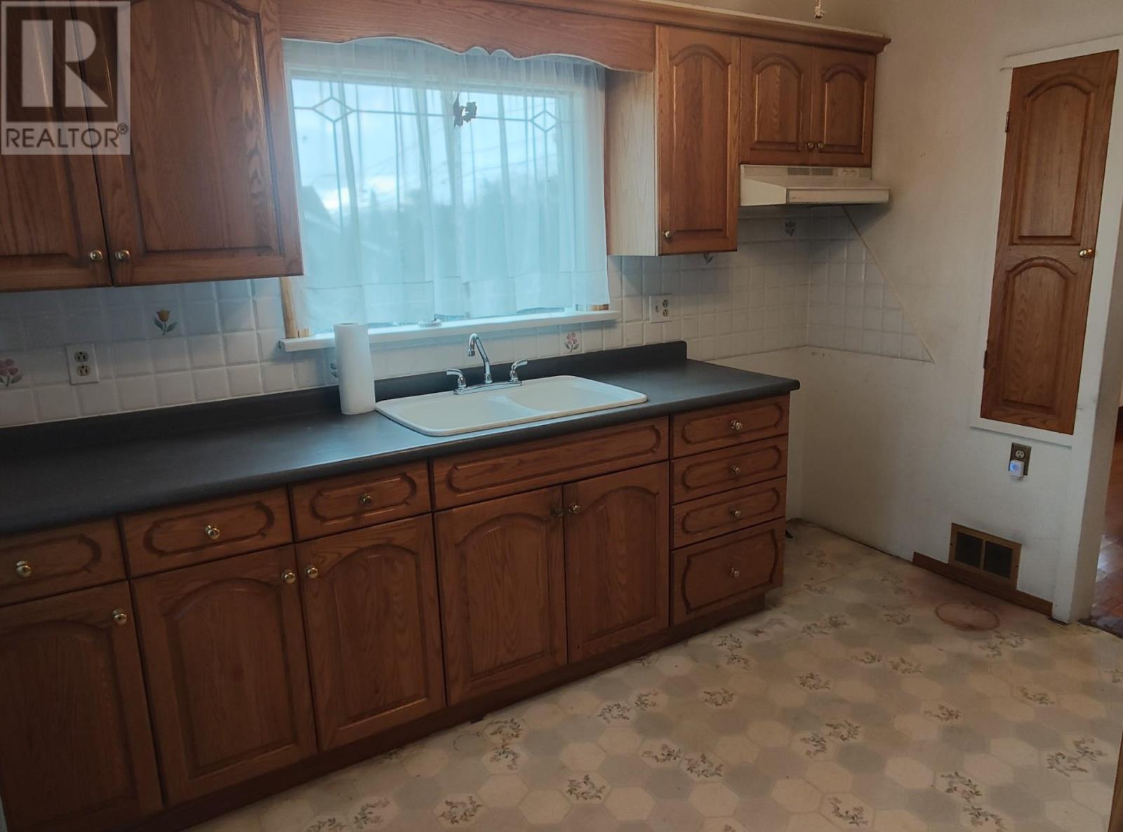 289 Winnipeg Ave, Thunder Bay, Ontario  P7B 3R8 - Photo 4 - TB253443