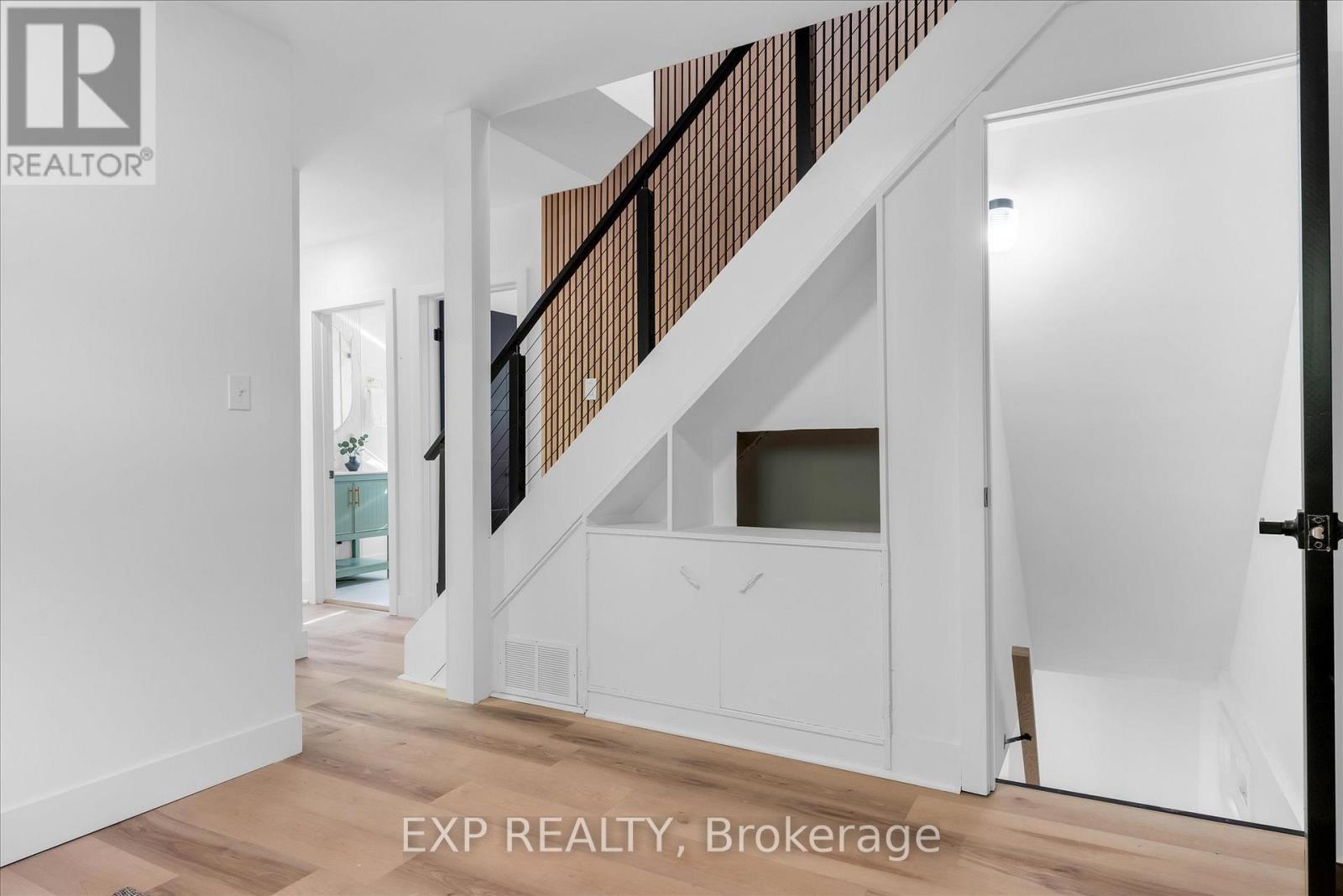 39 Grandfield Street, Hamilton, Ontario  L8T 2H1 - Photo 14 - X12534816