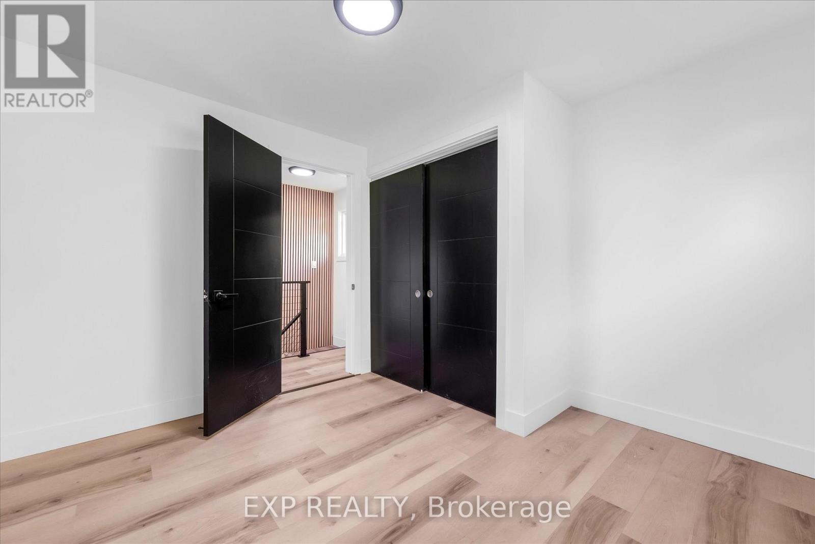 39 Grandfield Street, Hamilton, Ontario  L8T 2H1 - Photo 23 - X12534816