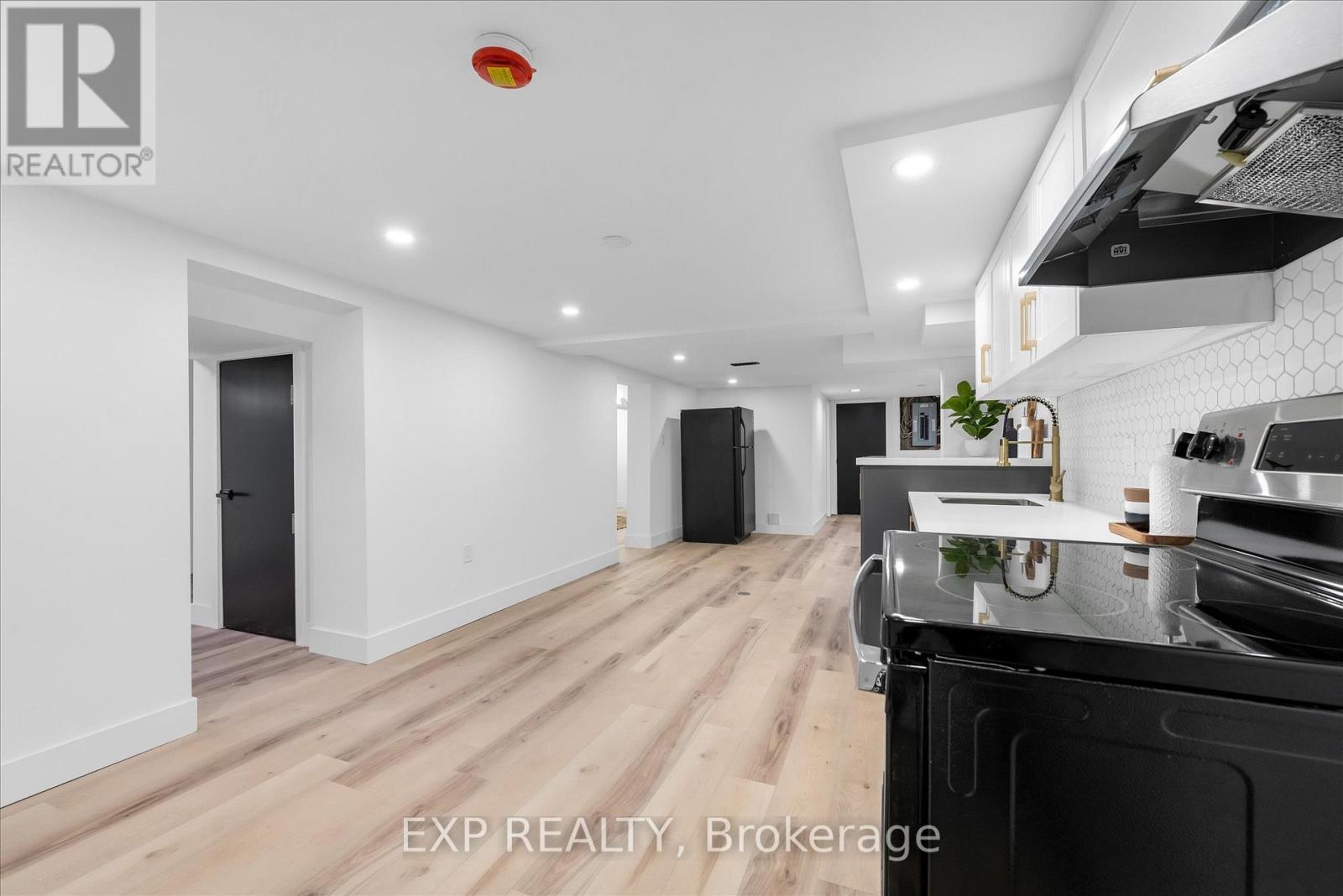 39 Grandfield Street, Hamilton, Ontario  L8T 2H1 - Photo 28 - X12534816