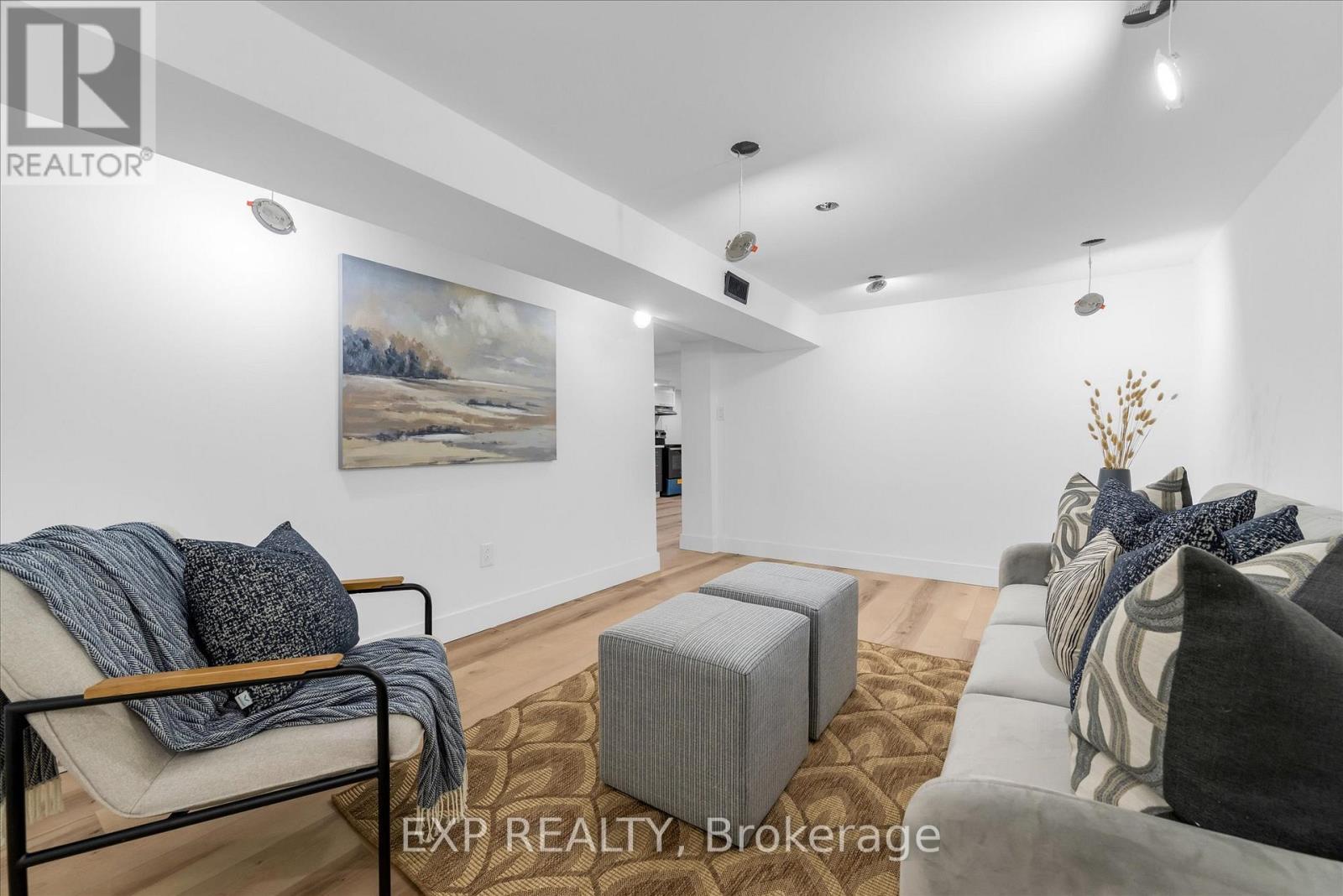 39 Grandfield Street, Hamilton, Ontario  L8T 2H1 - Photo 32 - X12534816