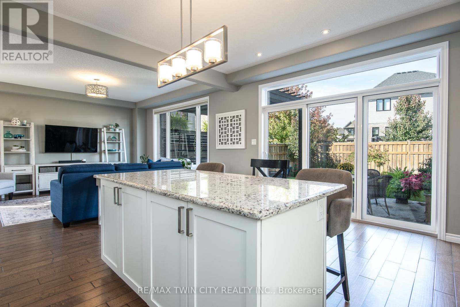 597 Sundew Drive, Waterloo, Ontario  N2V 0B9 - Photo 11 - X12534906