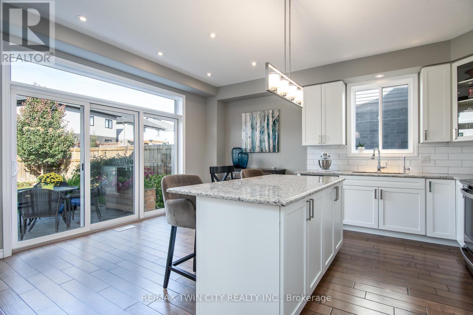 597 Sundew Drive, Waterloo, Ontario  N2V 0B9 - Photo 9 - X12534906