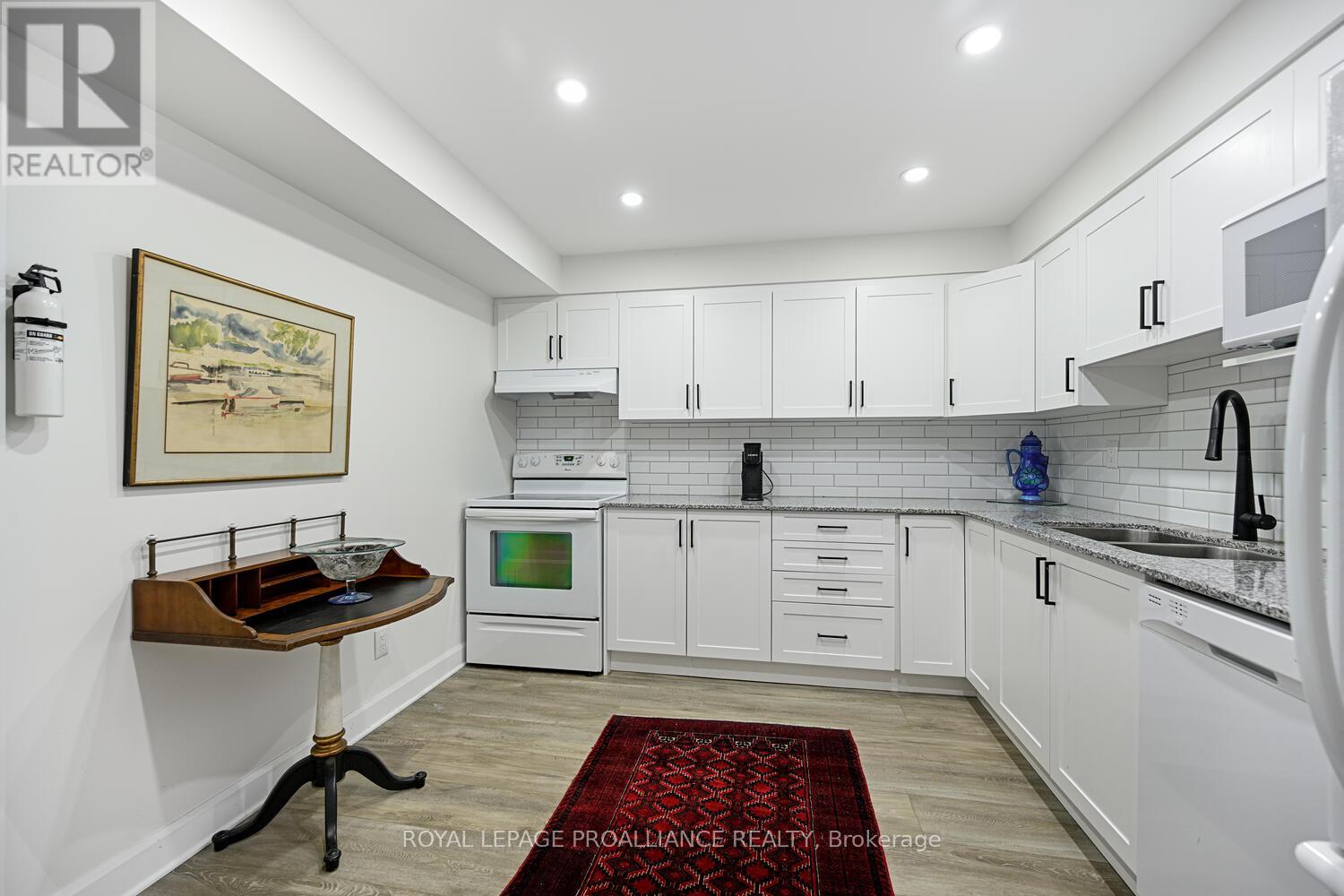 101 - 55 Water Street E, Brockville, Ontario  K6V 1A3 - Photo 14 - X12534946