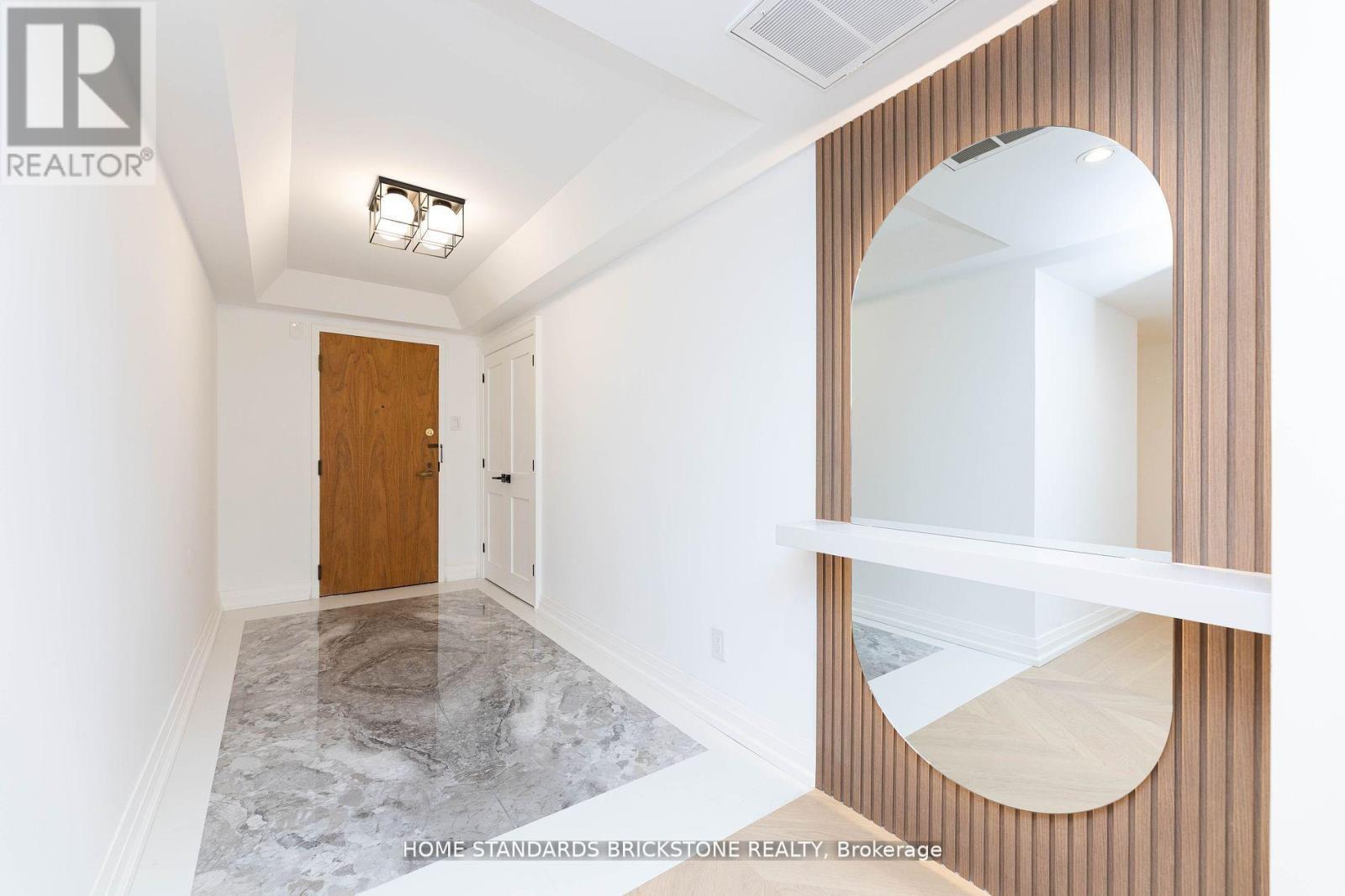 805 - 61 St Clair Avenue W, Toronto, Ontario  M4V 2Y8 - Photo 2 - C12534972