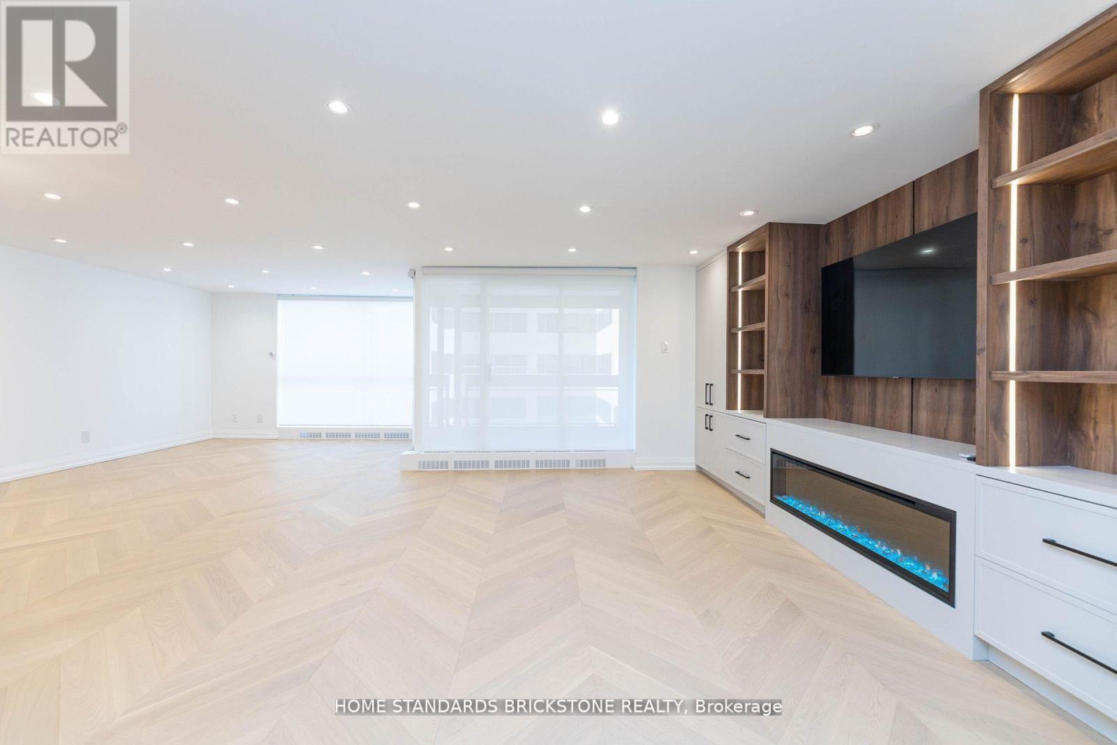 805 - 61 St Clair Avenue W, Toronto, Ontario  M4V 2Y8 - Photo 4 - C12534972