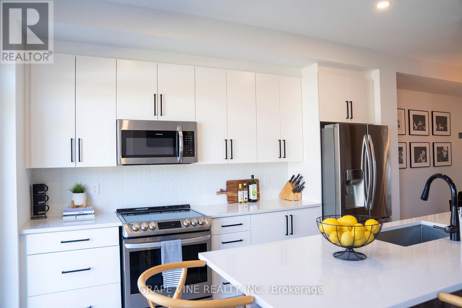 2057 Caltra Crescent, Ottawa, Ontario  K2J 6V4 - Photo 9 - X12450433