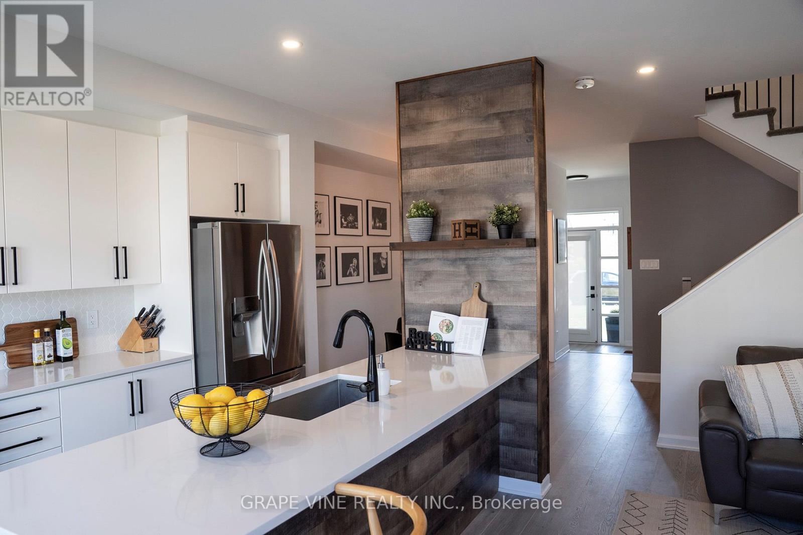 2057 Caltra Crescent, Ottawa, Ontario  K2J 6V4 - Photo 4 - X12450433