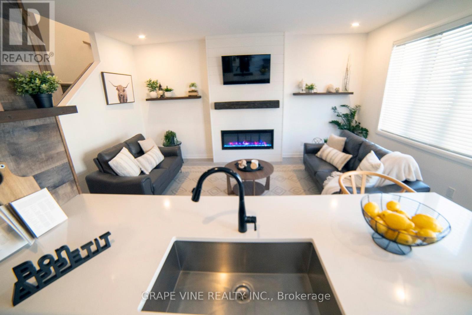 2057 Caltra Crescent, Ottawa, Ontario  K2J 6V4 - Photo 5 - X12450433