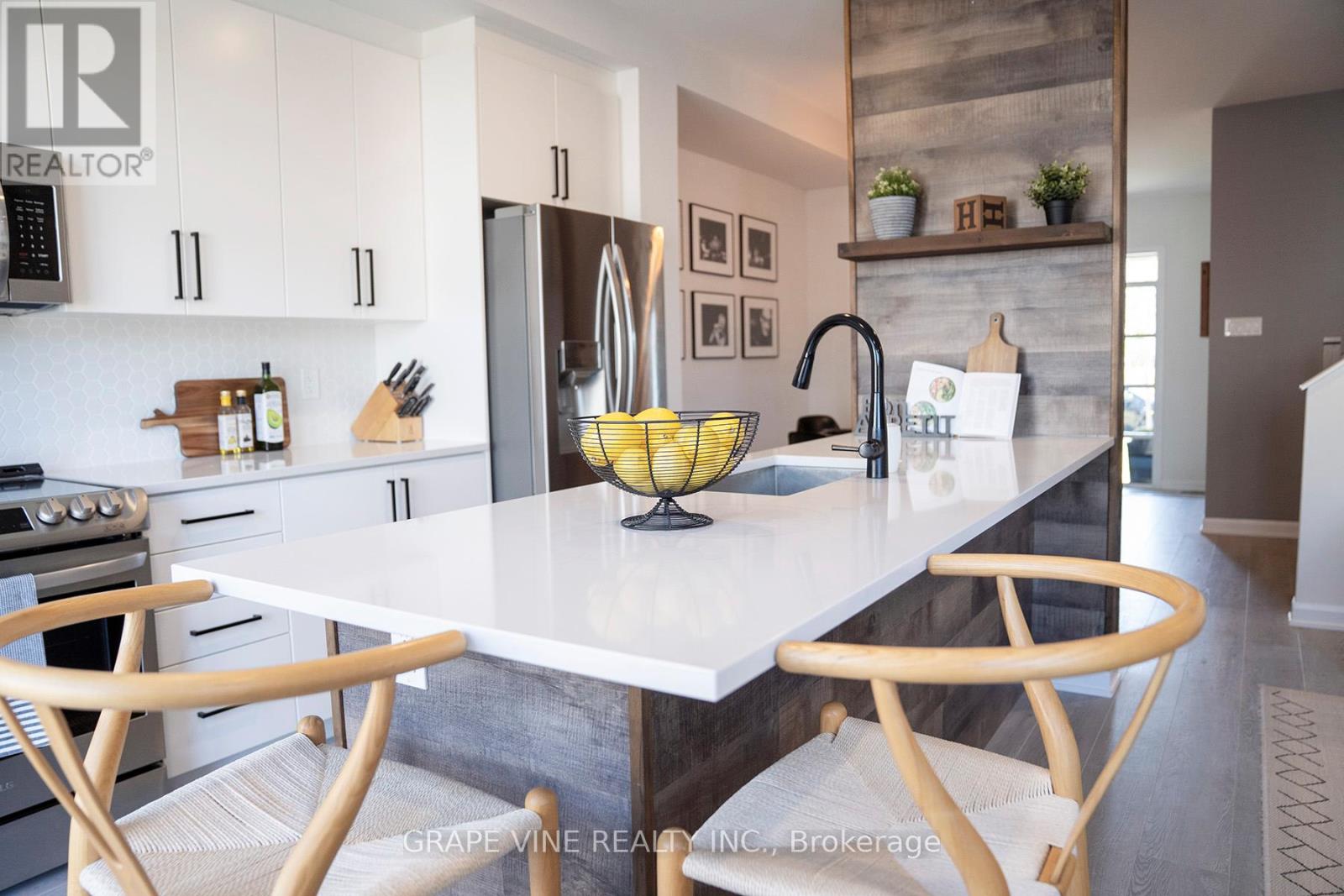 2057 Caltra Crescent, Ottawa, Ontario  K2J 6V4 - Photo 7 - X12450433