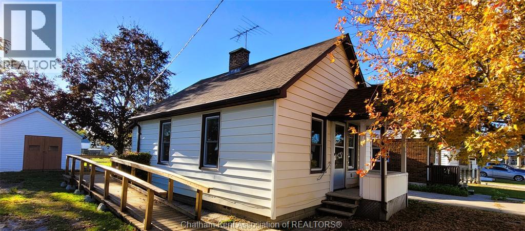 MLS# 25026206: 533 Creek STREET, Wallaceburg, Canada