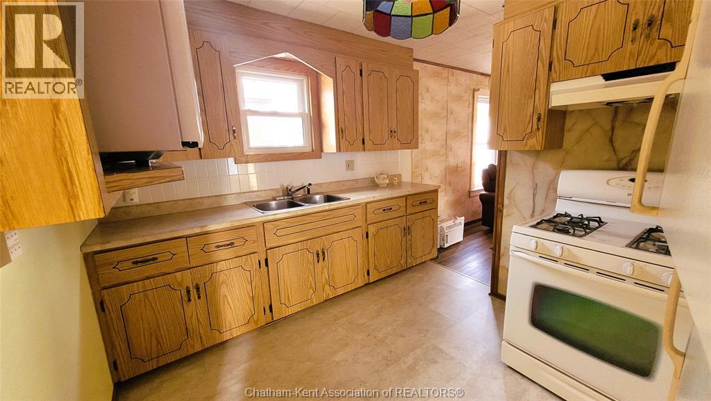 533 Creek Street, Wallaceburg, Ontario N8A 4C7 - Photo 3 - 25026206