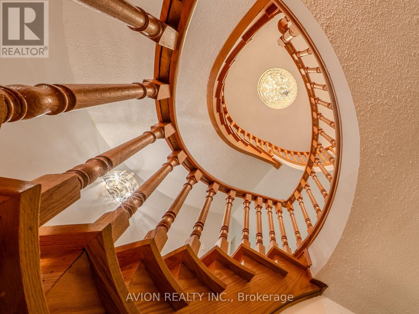 103 Spadina Road, Richmond Hill, Ontario  L4B 2Y9 - Photo 2 - N12534938