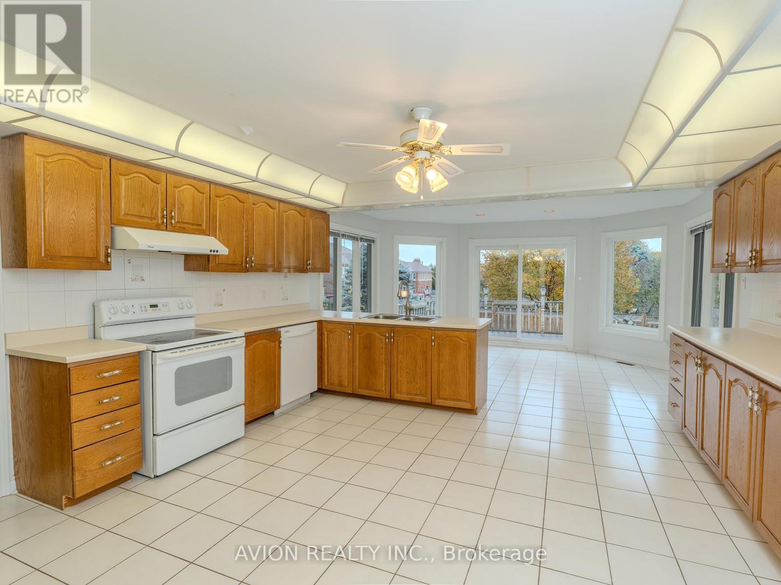 103 Spadina Road, Richmond Hill, Ontario  L4B 2Y9 - Photo 3 - N12534938