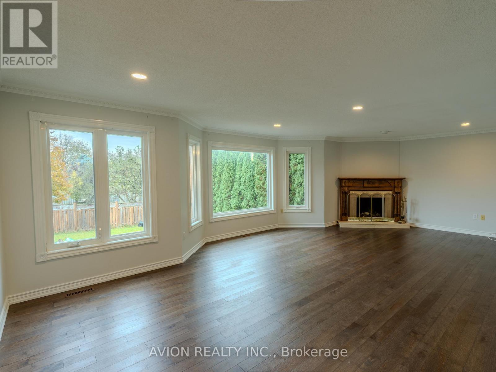 103 Spadina Road, Richmond Hill, Ontario  L4B 2Y9 - Photo 8 - N12534938