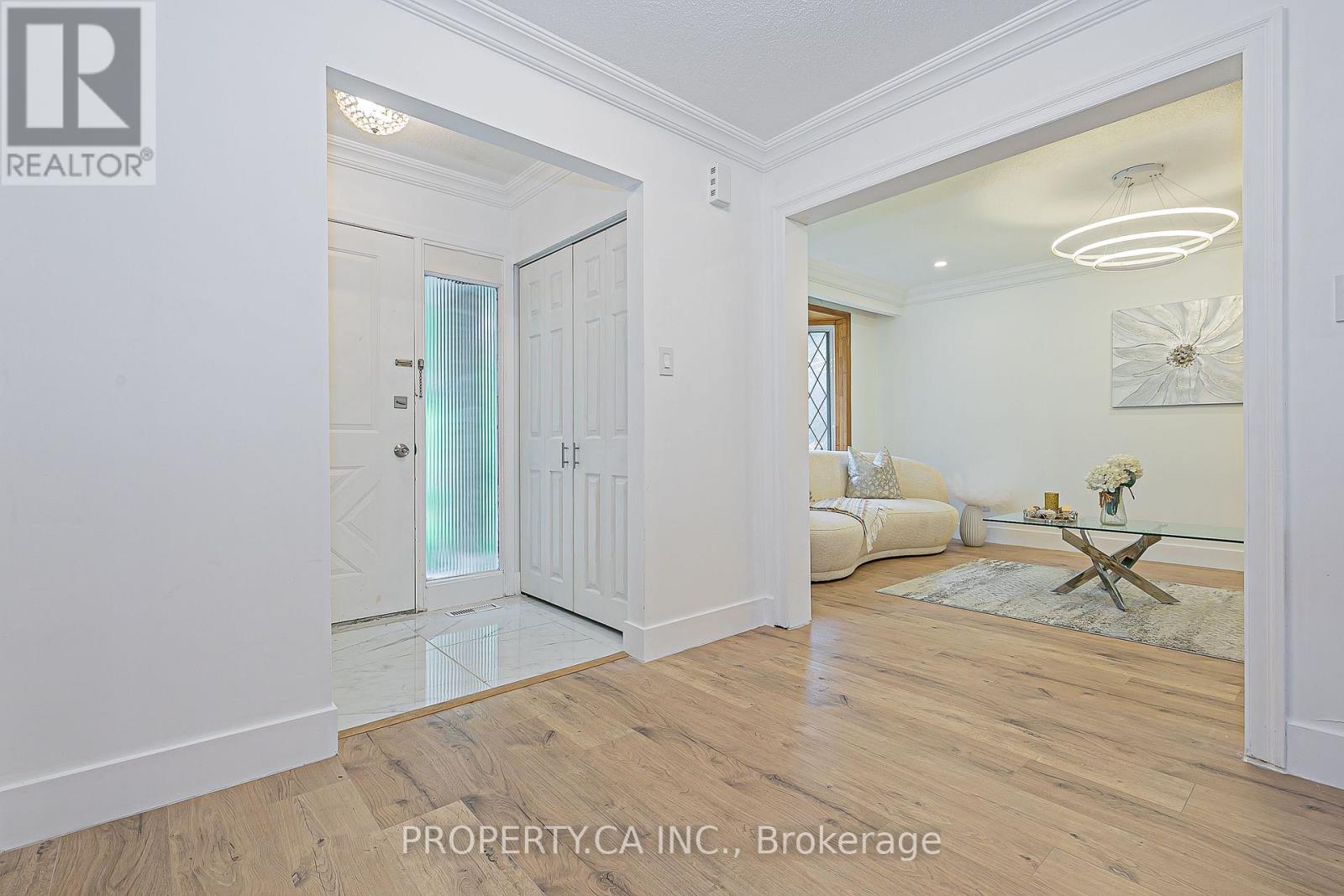 310 Primrose Lane, Newmarket, Ontario  L3Y 5Y9 - Photo 3 - N12534984