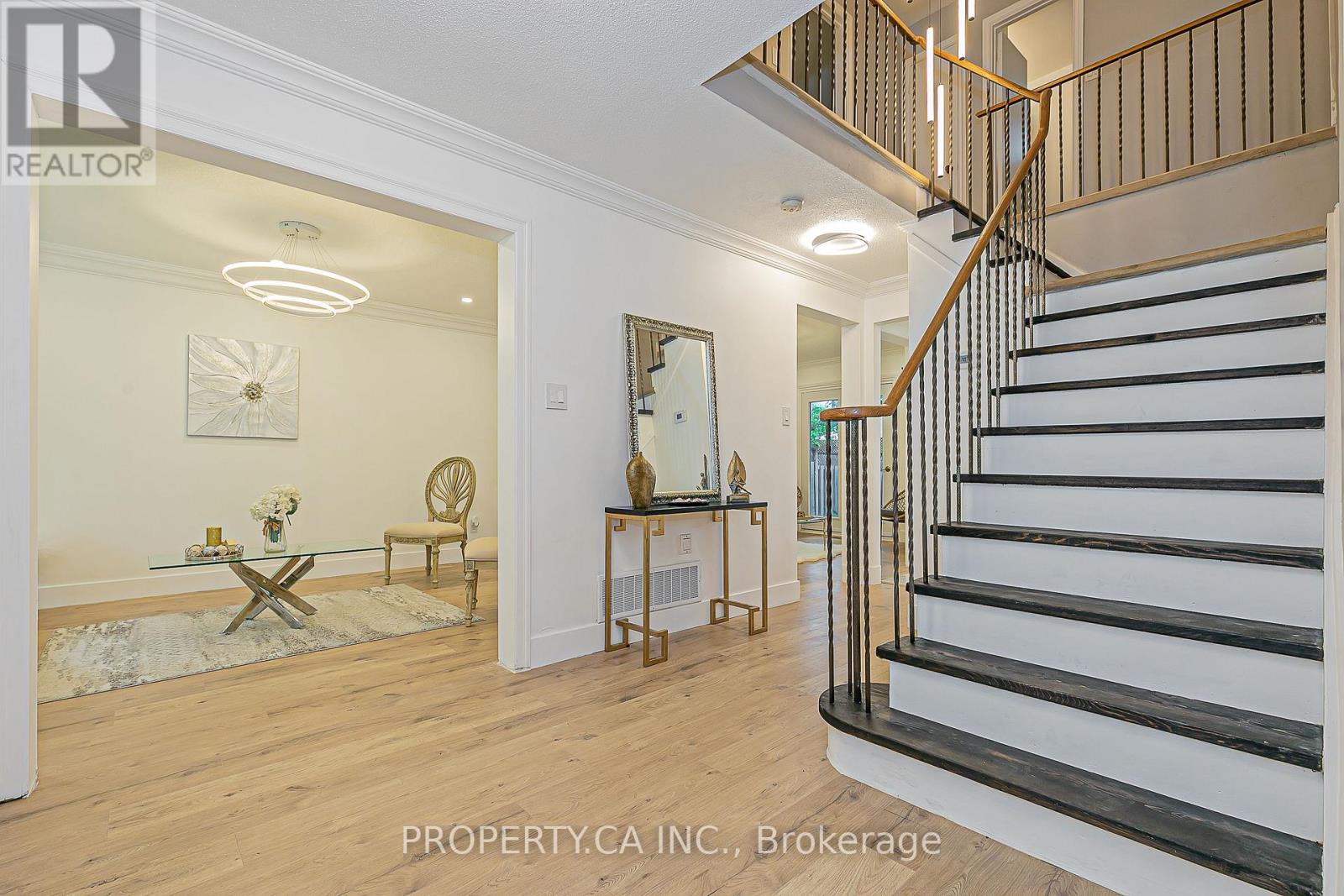 310 Primrose Lane, Newmarket, Ontario  L3Y 5Y9 - Photo 4 - N12534984