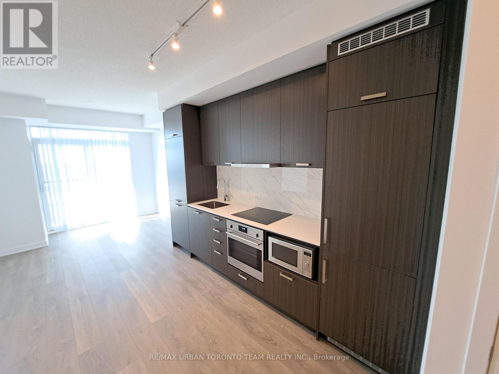 1807 - 38 Honeycrisp Crescent, Vaughan, Ontario  L4K 5Z8 - Photo 4 - N12534988