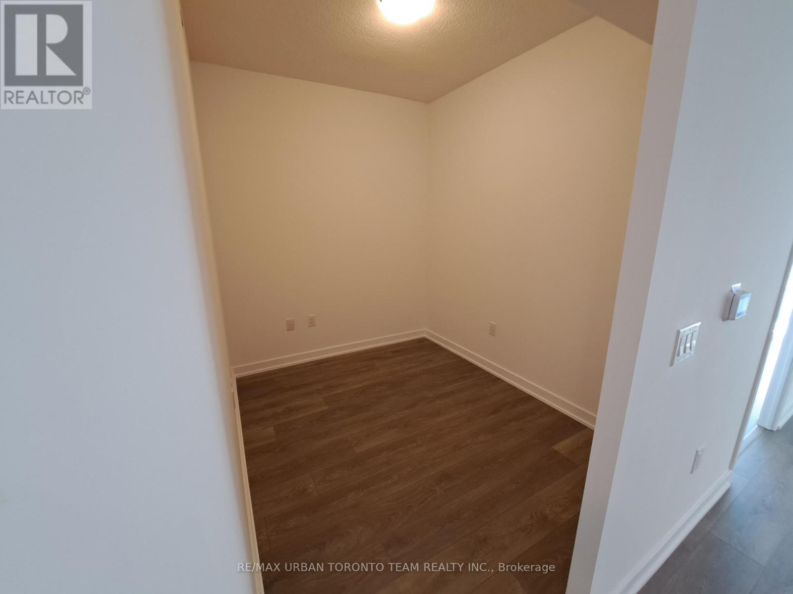 1807 - 38 Honeycrisp Crescent, Vaughan, Ontario  L4K 5Z8 - Photo 8 - N12534988