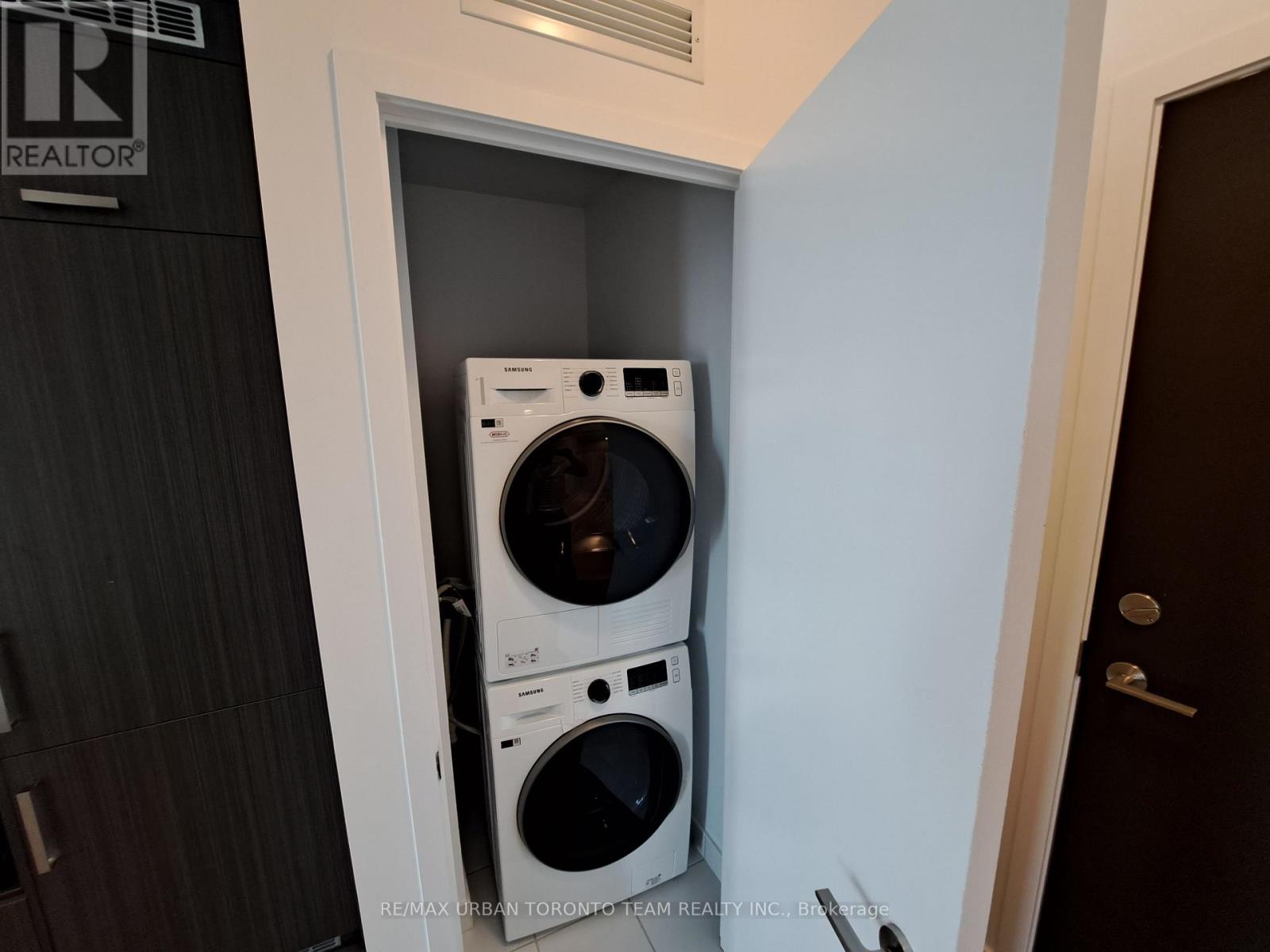 1807 - 38 Honeycrisp Crescent, Vaughan, Ontario  L4K 5Z8 - Photo 9 - N12534988