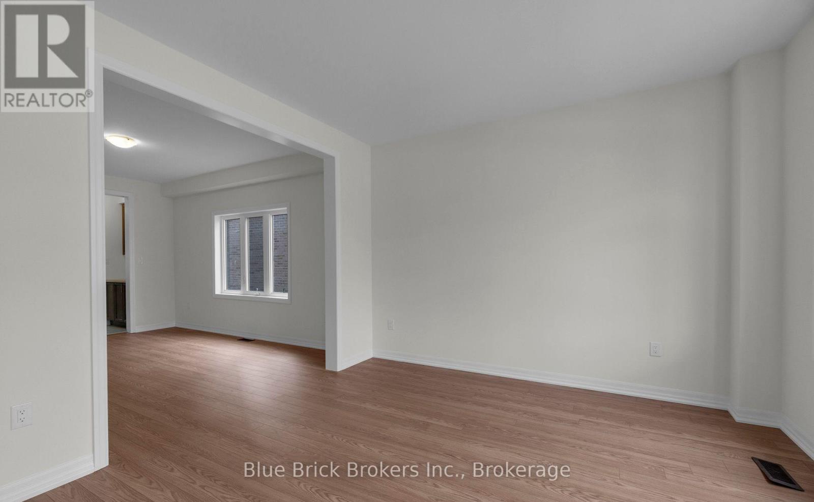 238 Warden Street, Clearview, Ontario  L0M 1S0 - Photo 2 - S12534976